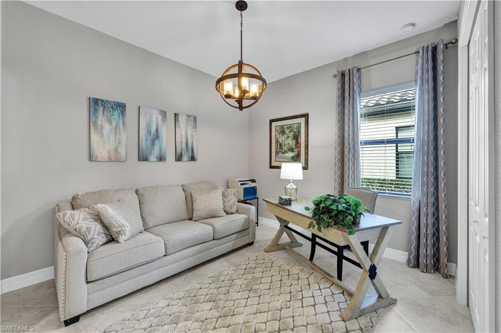 2786 Aviamar Cir, Naples, FL 34114-17