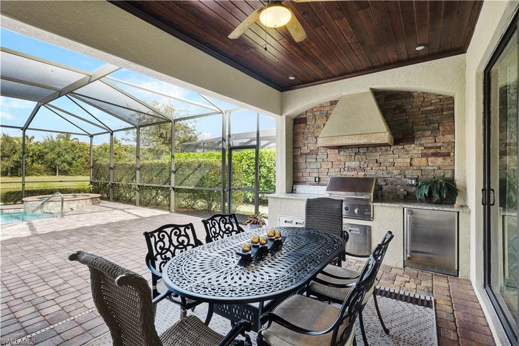 2786 Aviamar Cir, Naples, FL 34114-25