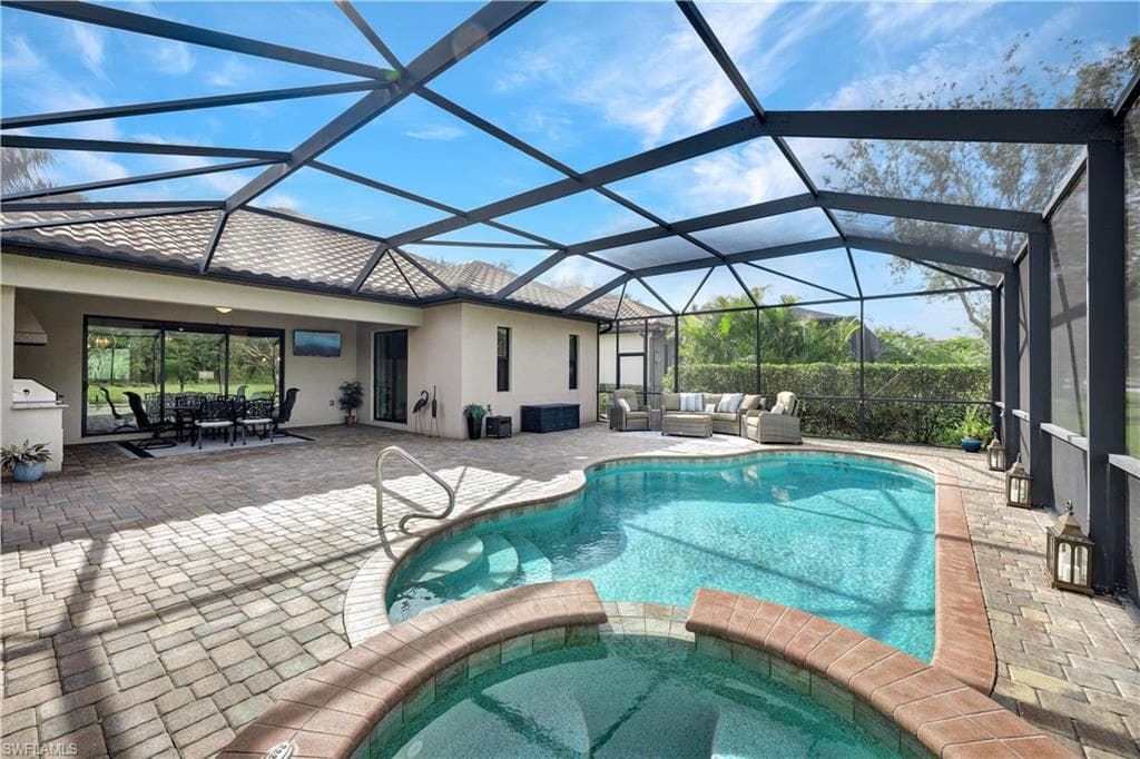 2786 Aviamar Cir, Naples, FL 34114-27