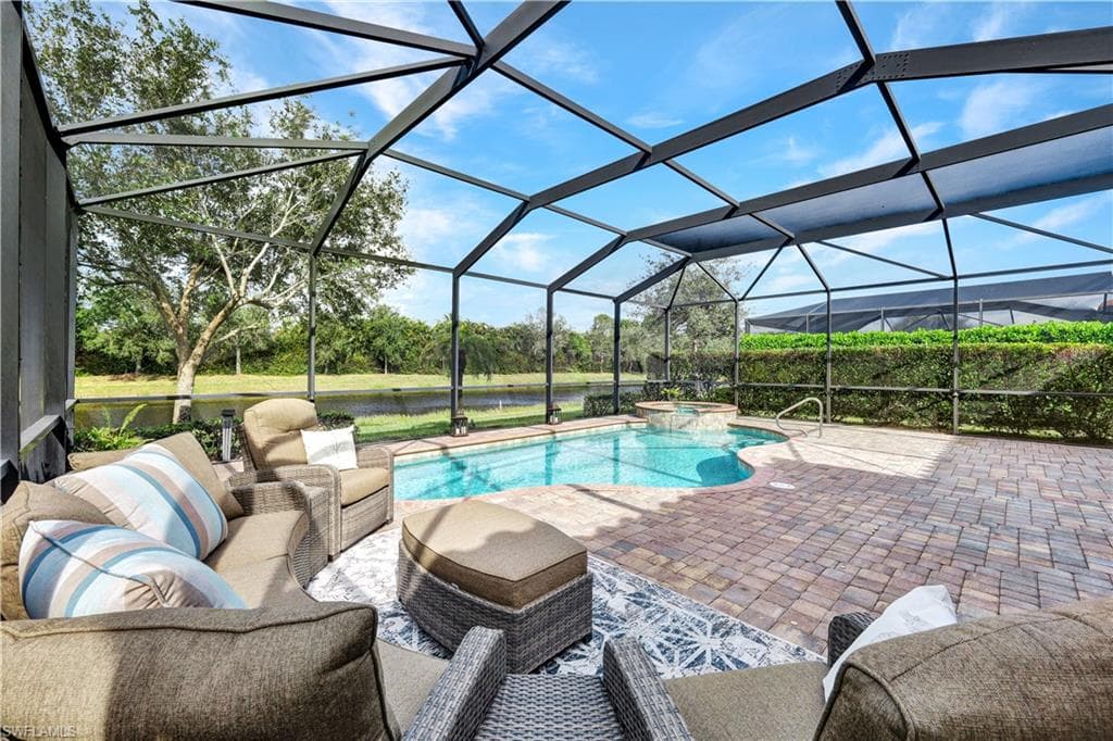 2786 Aviamar Cir, Naples, FL 34114-28