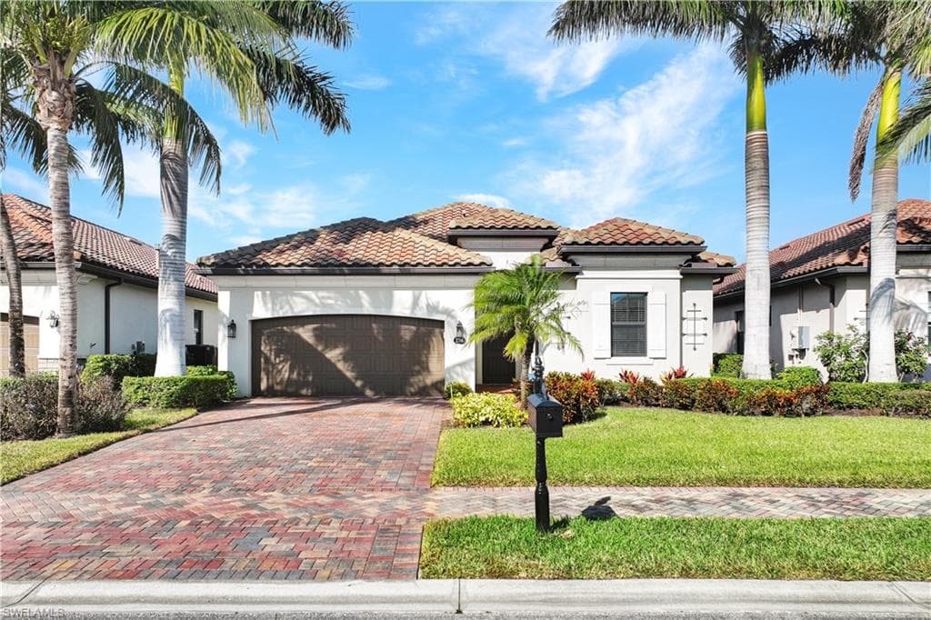 2786 Aviamar Cir, Naples, FL 34114-2