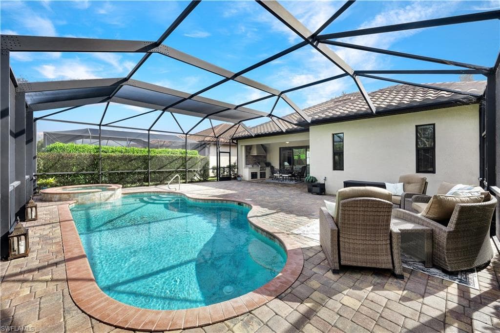2786 Aviamar Cir, Naples, FL 34114-29