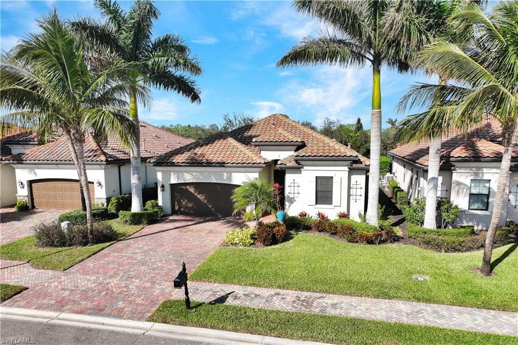 2786 Aviamar Cir, Naples, FL 34114-36
