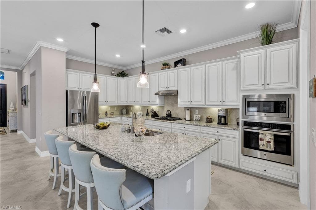 2786 Aviamar Cir, Naples, FL 34114-3
