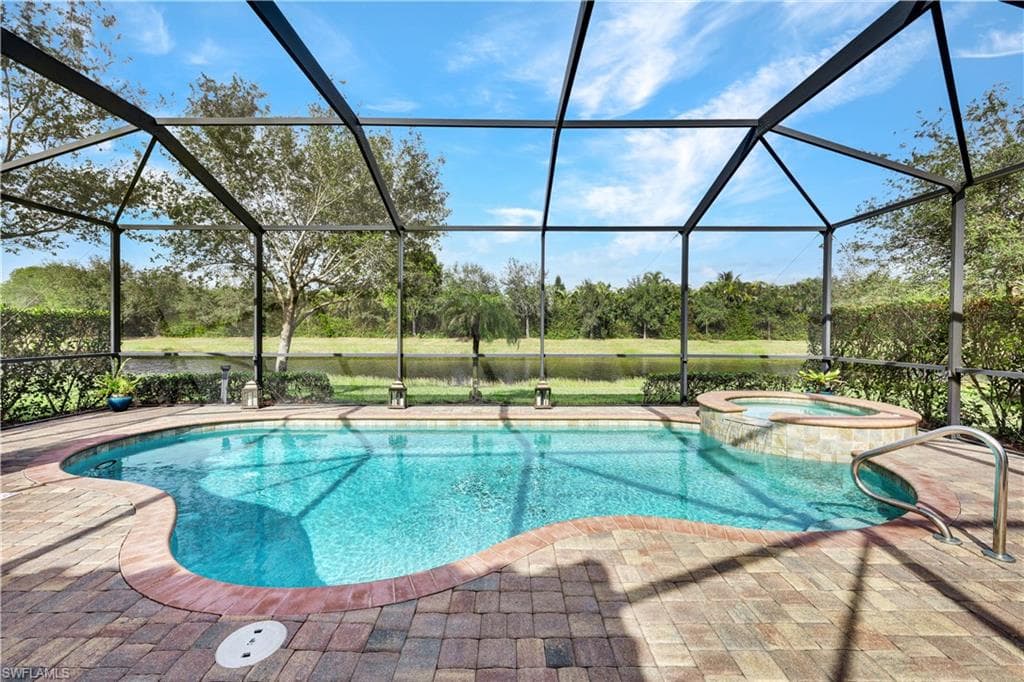 2786 Aviamar Cir, Naples, FL 34114-4