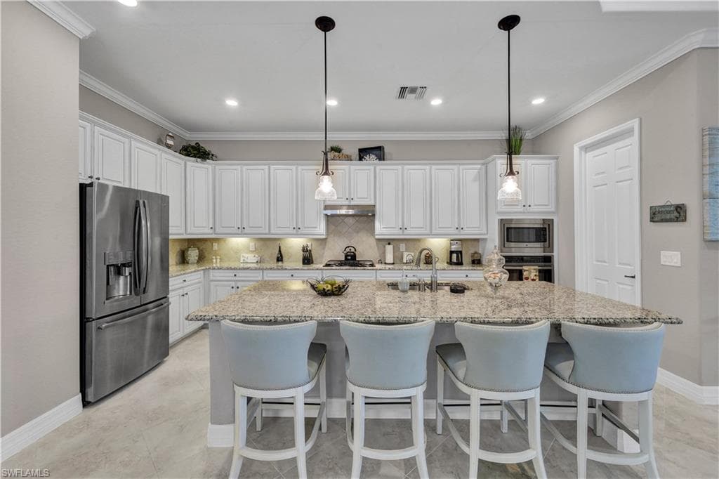 2786 Aviamar Cir, Naples, FL 34114-8