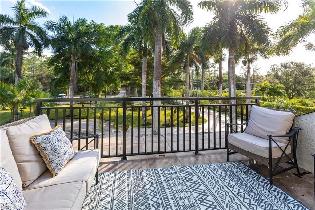 5791 Shady Oaks Ln, Naples, FL 34119-33