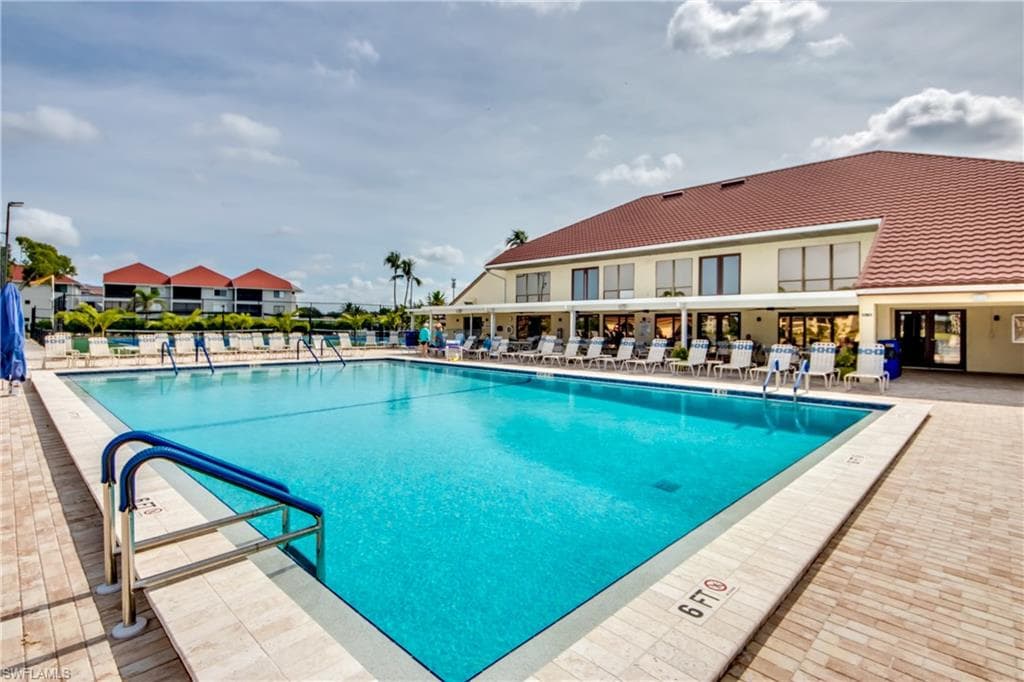 11060 Caravel Cir 104, Fort Myers, FL 33908-5