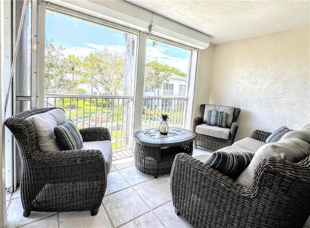 7066 Barrington Cir 201, Naples, FL 34108-17