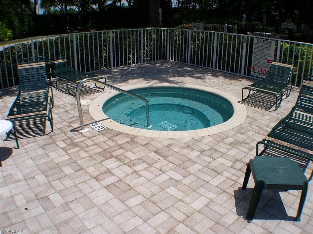 7066 Barrington Cir 201, Naples, FL 34108-21