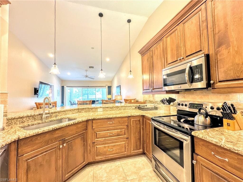 7066 Barrington Cir 201, Naples, FL 34108-3