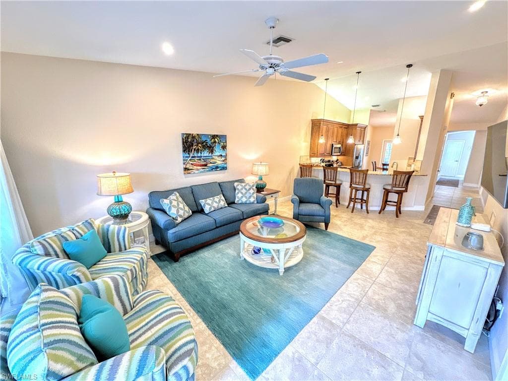 7066 Barrington Cir 201, Naples, FL 34108-7
