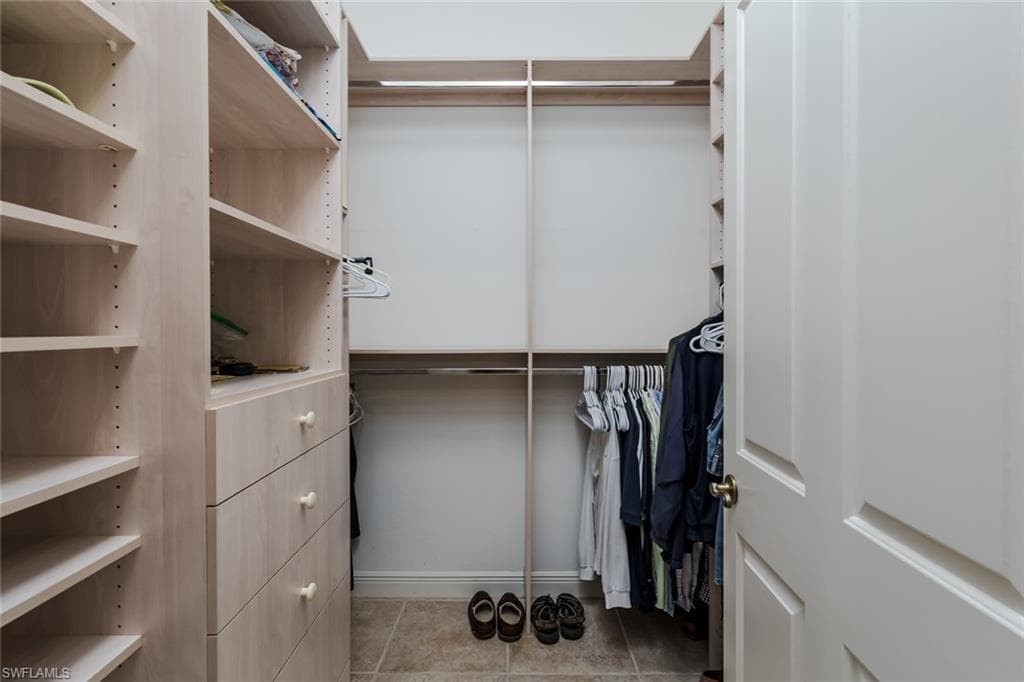330 Grove Ct 2-201, Naples, FL 34110-18