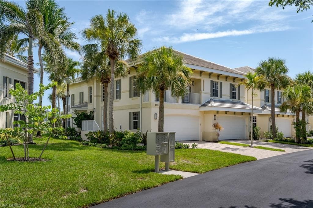 330 Grove Ct 2-201, Naples, FL 34110-1