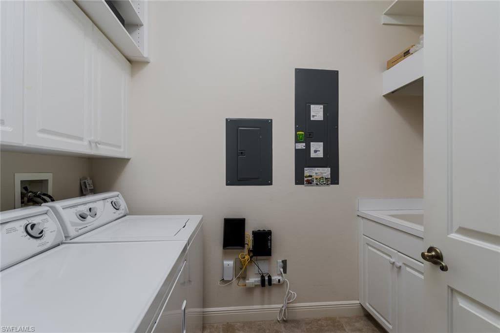 330 Grove Ct 2-201, Naples, FL 34110-31