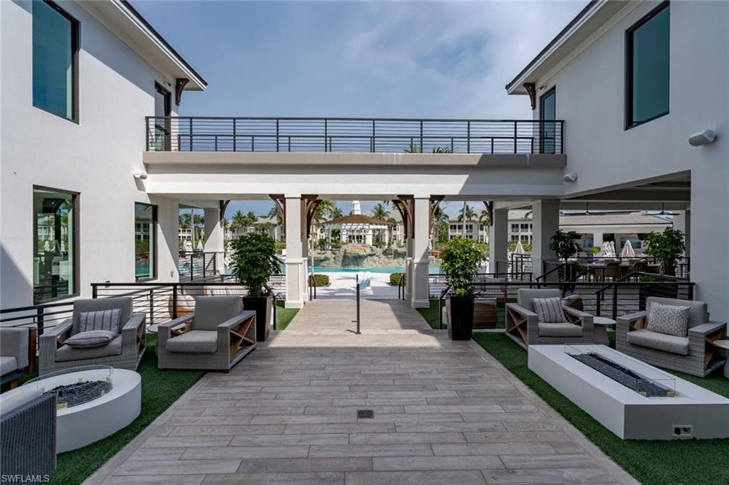 330 Grove Ct 2-201, Naples, FL 34110-34