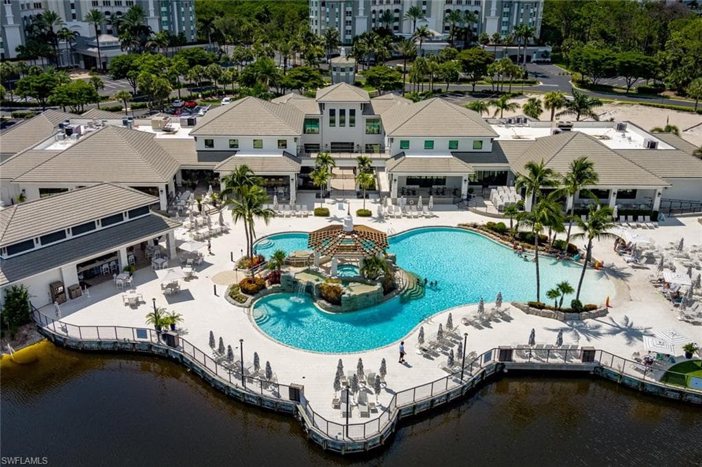 330 Grove Ct 2-201, Naples, FL 34110-44
