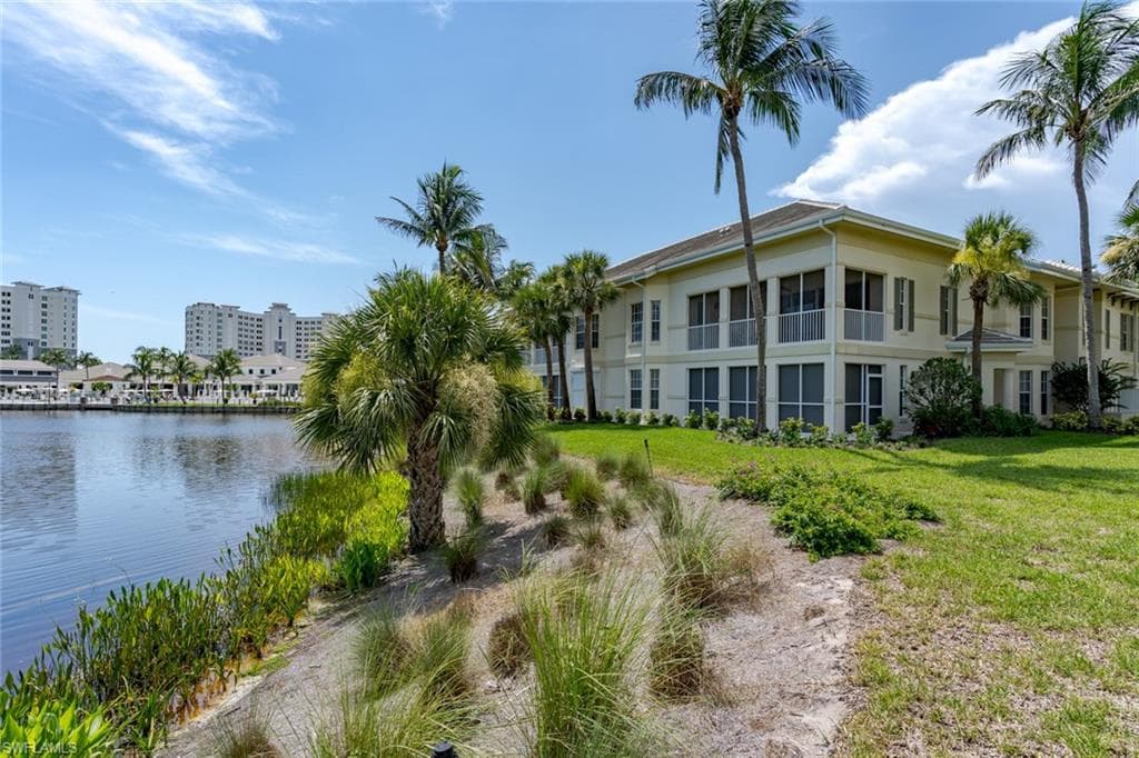 330 Grove Ct 2-201, Naples, FL 34110-4
