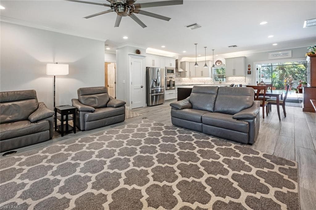 10327 Pennsylvania Ave, Bonita Springs, FL 34135-10