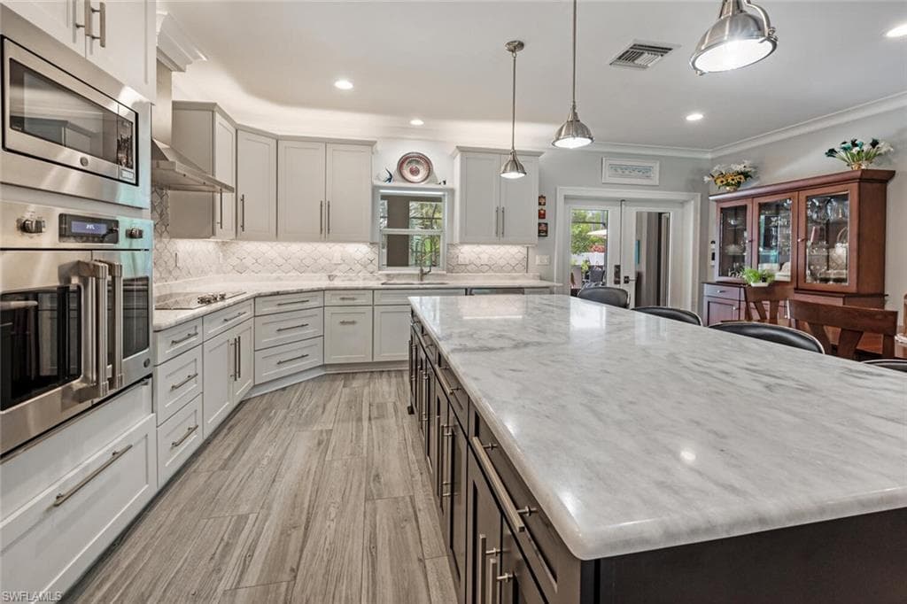 10327 Pennsylvania Ave, Bonita Springs, FL 34135-15