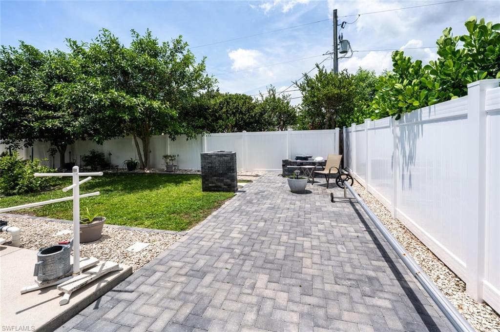 10327 Pennsylvania Ave, Bonita Springs, FL 34135-42