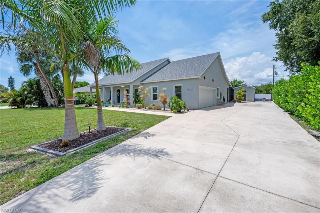 10327 Pennsylvania Ave, Bonita Springs, FL 34135-4