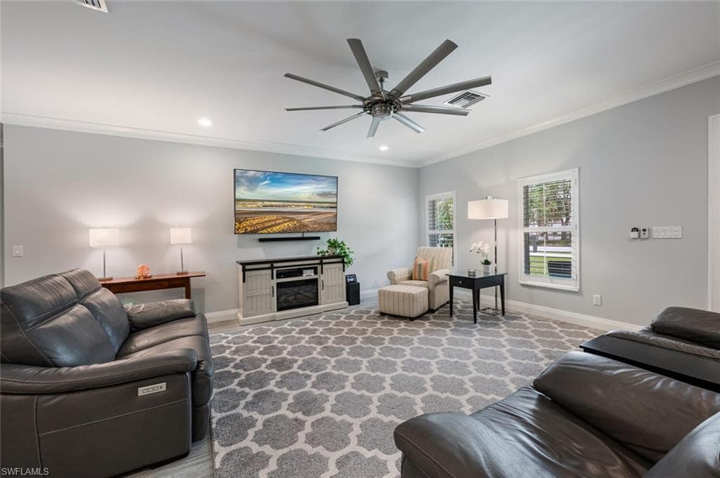 10327 Pennsylvania Ave, Bonita Springs, FL 34135-8