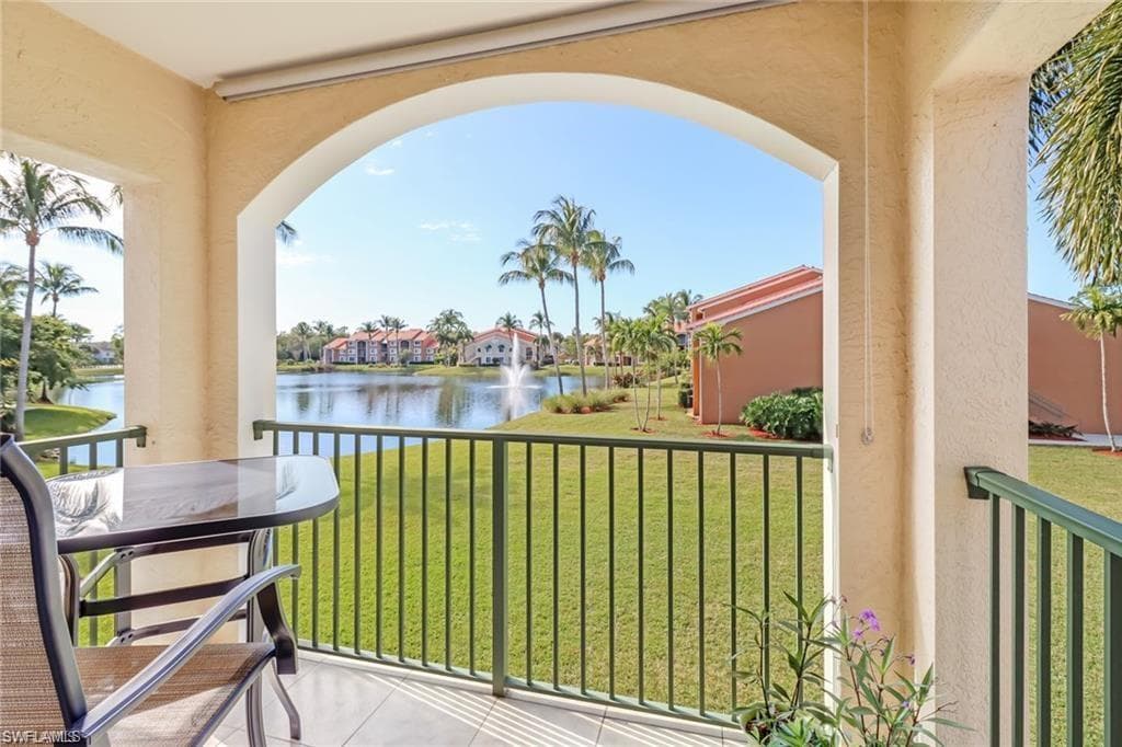 1265 Wildwood Lakes Blvd 208, Naples, FL 34104-1