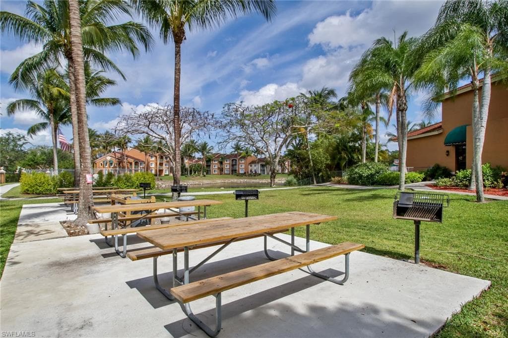 1265 Wildwood Lakes Blvd 208, Naples, FL 34104-26