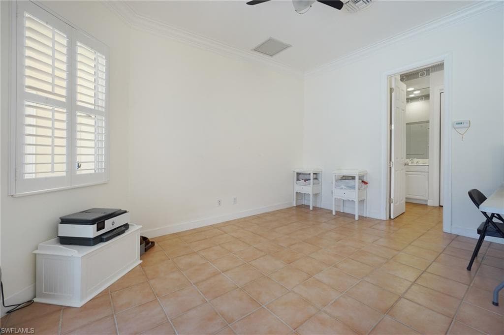 922 Turtle Ct 21-21, Naples, FL 34108-29