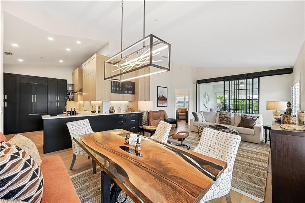 547 11th Ave S 204, Naples, FL 34102-10