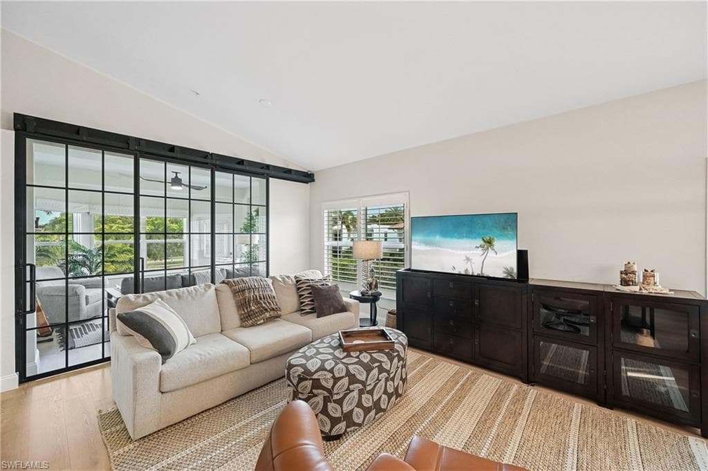 547 11th Ave S 204, Naples, FL 34102-14