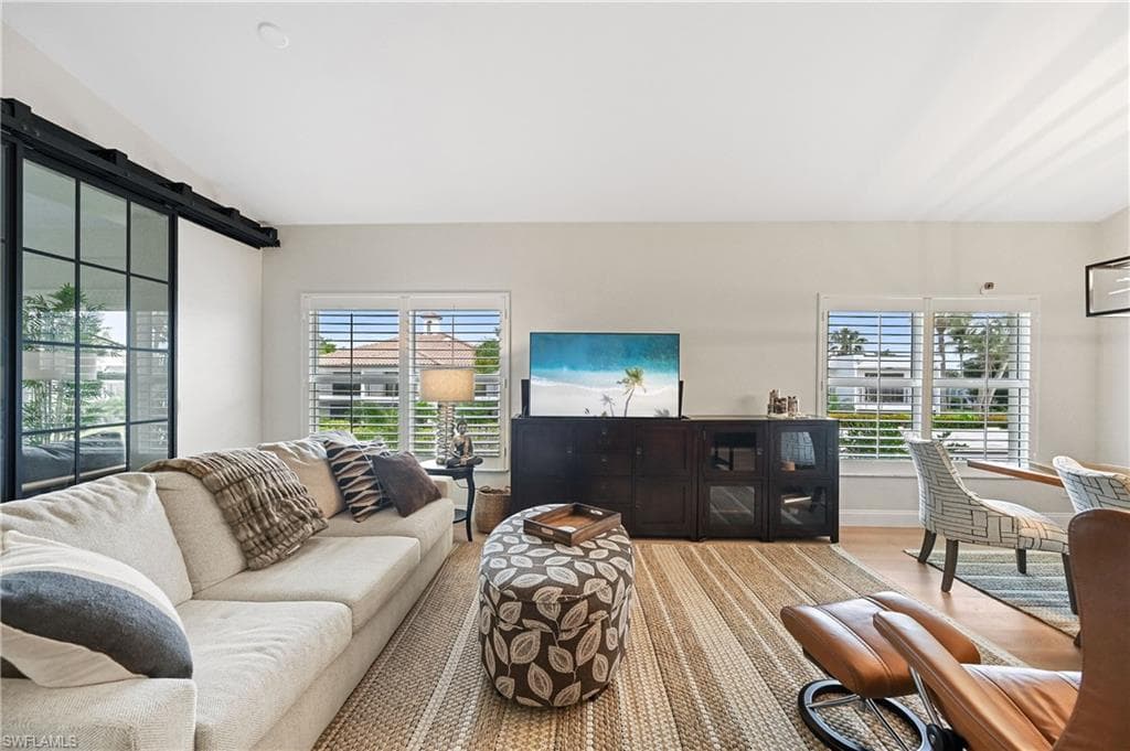 547 11th Ave S 204, Naples, FL 34102-18
