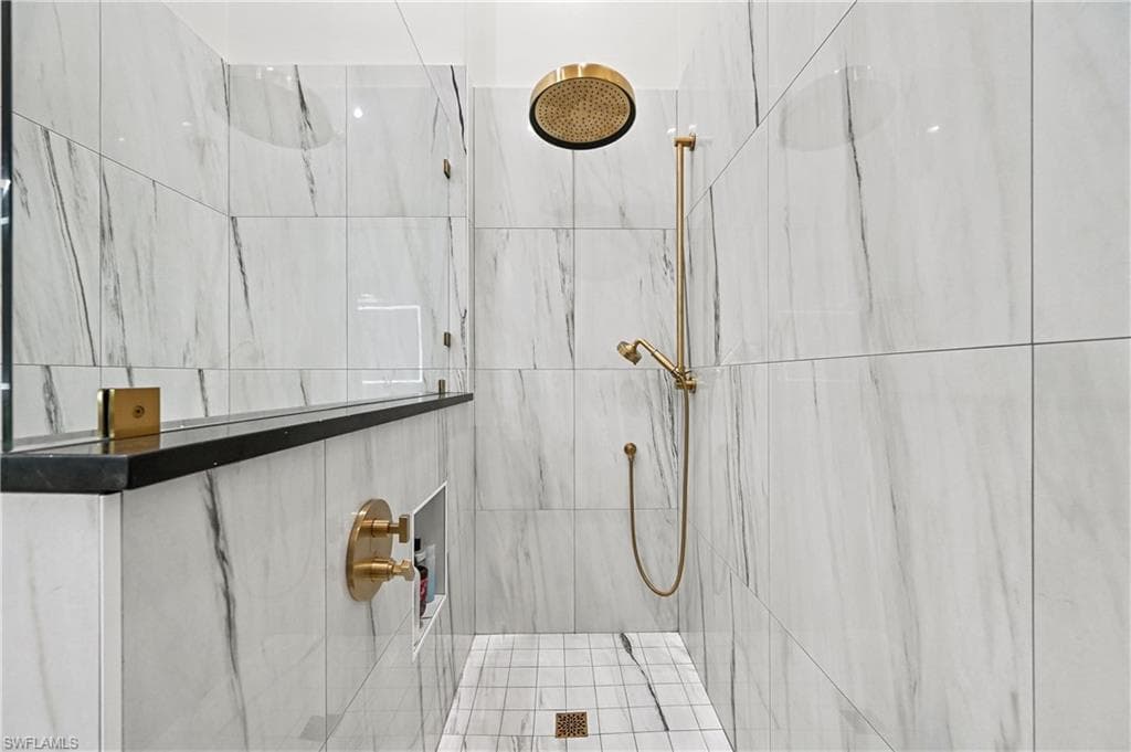 547 11th Ave S 204, Naples, FL 34102-25