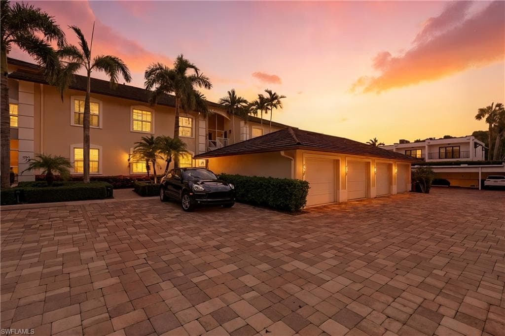 547 11th Ave S 204, Naples, FL 34102-34