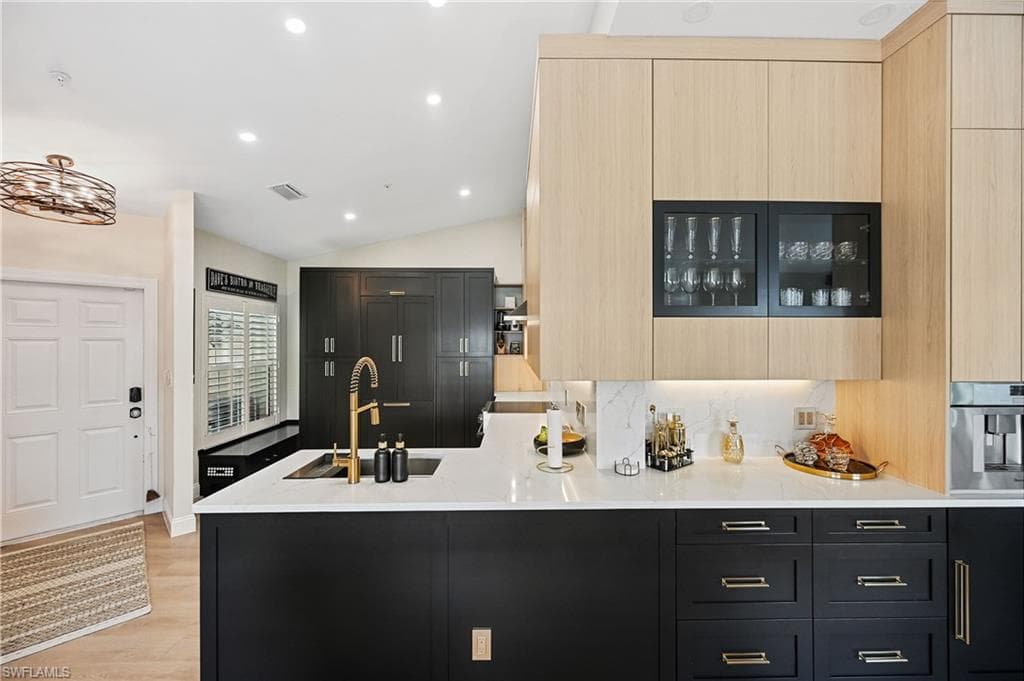547 11th Ave S 204, Naples, FL 34102-5
