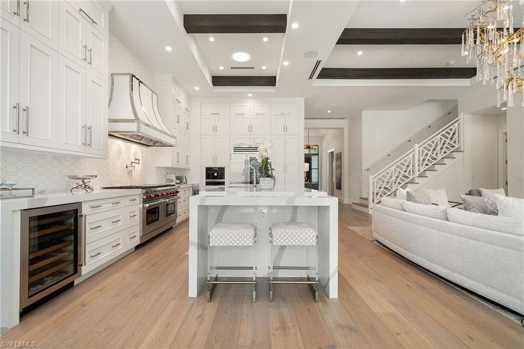 150 6th St N, Naples, FL 34102-11