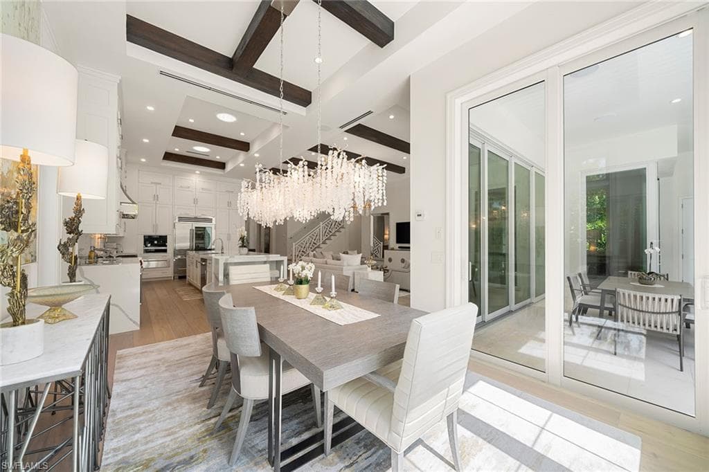 150 6th St N, Naples, FL 34102-12