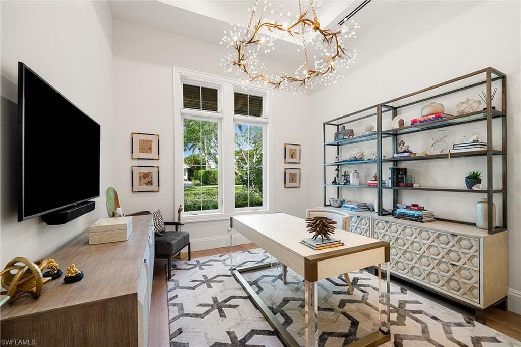 150 6th St N, Naples, FL 34102-15