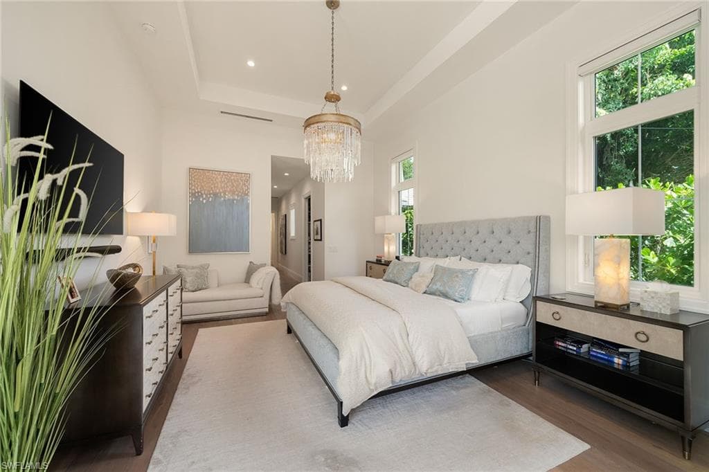 150 6th St N, Naples, FL 34102-17