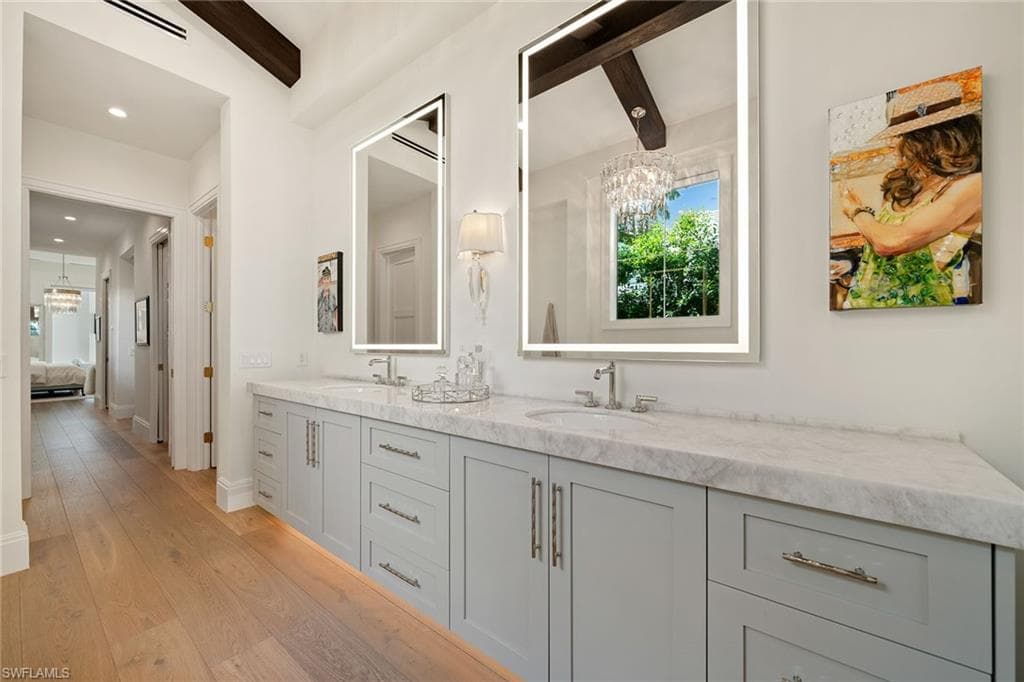 150 6th St N, Naples, FL 34102-19