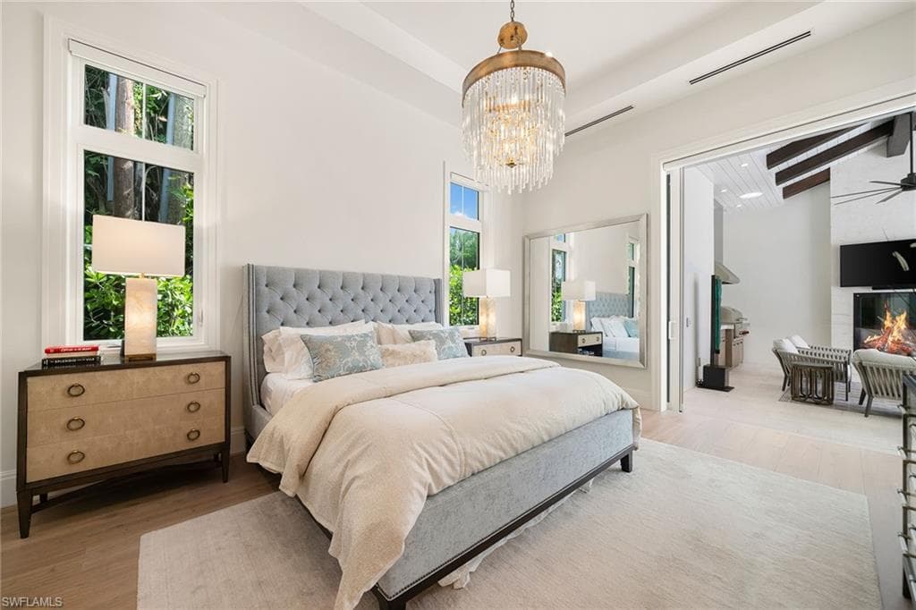 150 6th St N, Naples, FL 34102-21