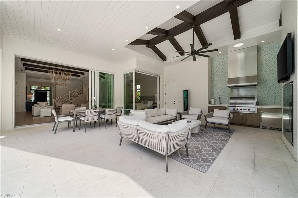 150 6th St N, Naples, FL 34102-23