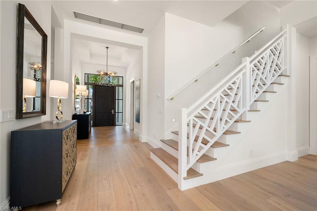 150 6th St N, Naples, FL 34102-31