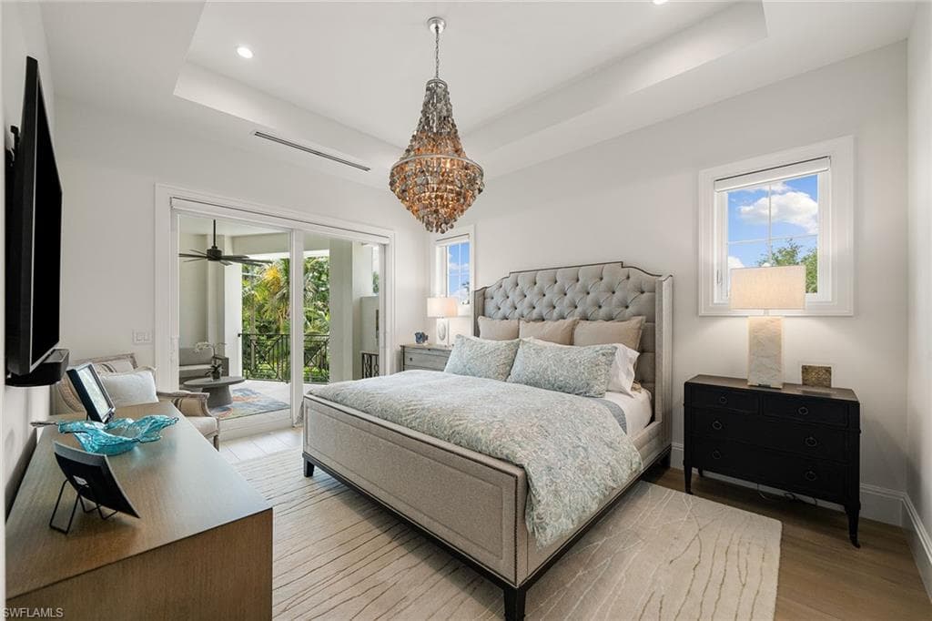 150 6th St N, Naples, FL 34102-34