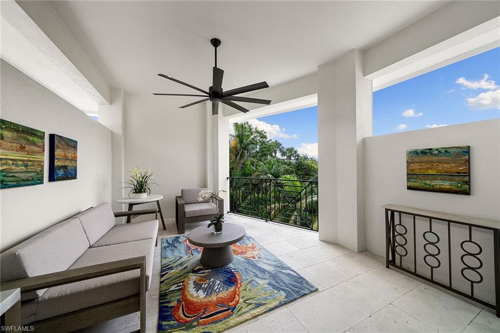 150 6th St N, Naples, FL 34102-35