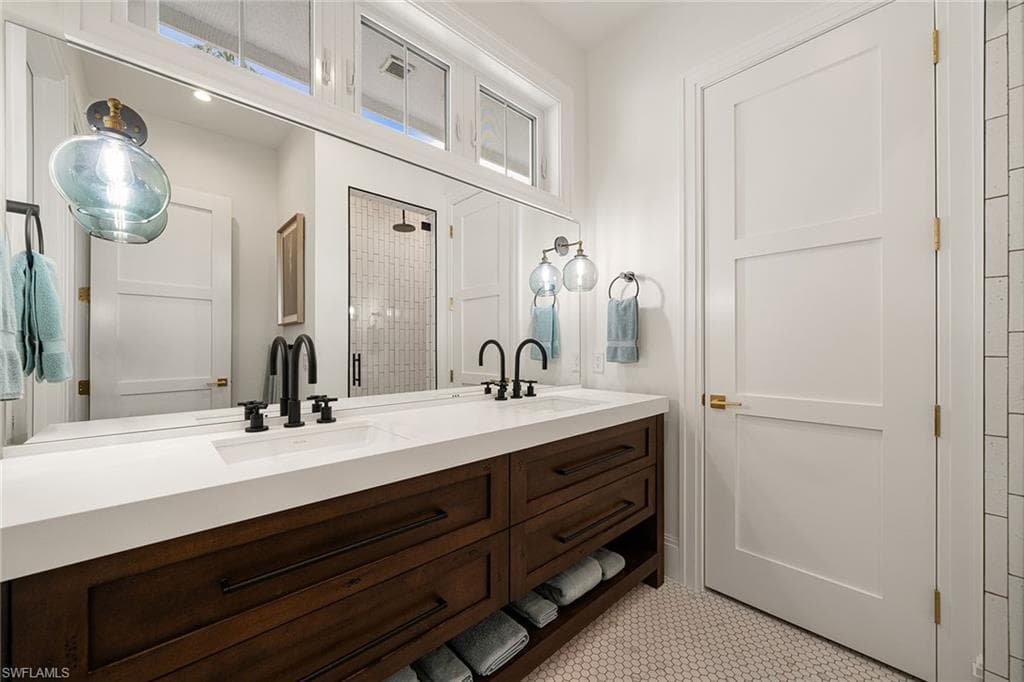 150 6th St N, Naples, FL 34102-36