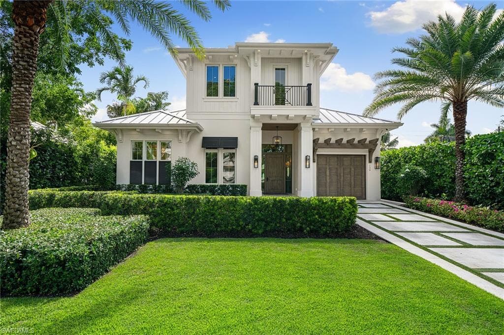 150 6th St N, Naples, FL 34102-3