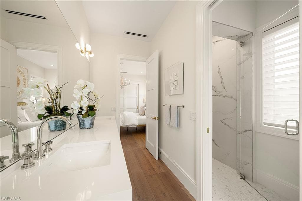 150 6th St N, Naples, FL 34102-40