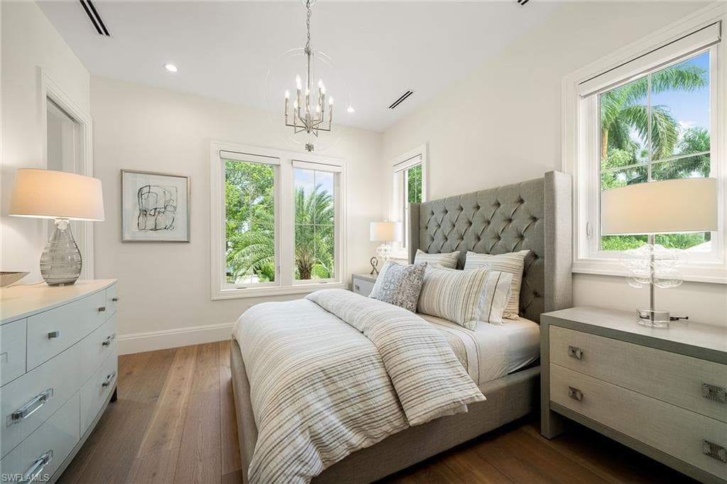 150 6th St N, Naples, FL 34102-42